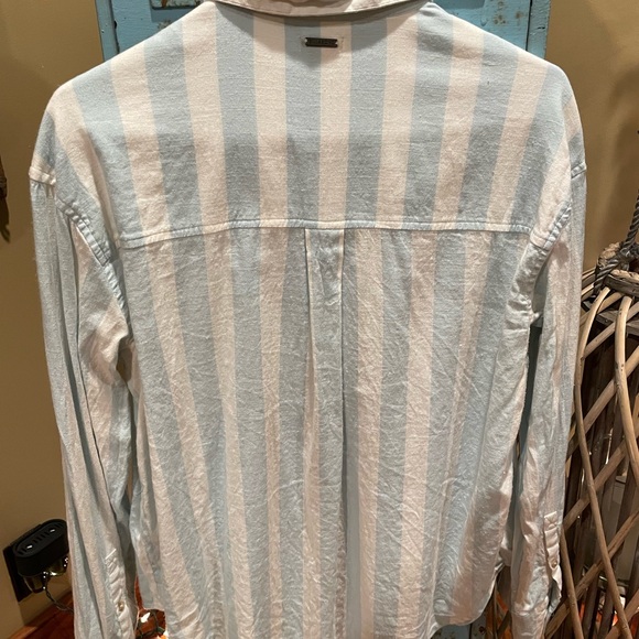 Billabong Shirt - Picture 2 of 3